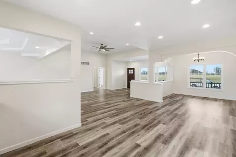 Living - 1812 10th Ave, Silvis, IL 61282 photo 3 of 5