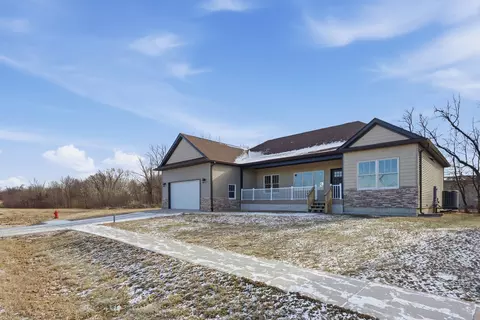 Exterior - 1812 10th Ave, Silvis, IL 61282 photo 2 of 3