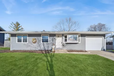722 S 9th Ave, Saint Charles, IL 60174