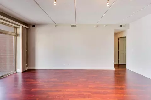 Living - 1670 Mill St #207, Des Plaines, IL 60016 photo 3 of 4