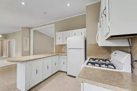 Kitchen - 14 Cherry Ct, Ogden, IL 61859 photo 5 of 7