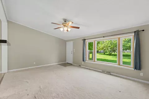 Living - 14 Cherry Ct, Ogden, IL 61859 photo 3 of 9