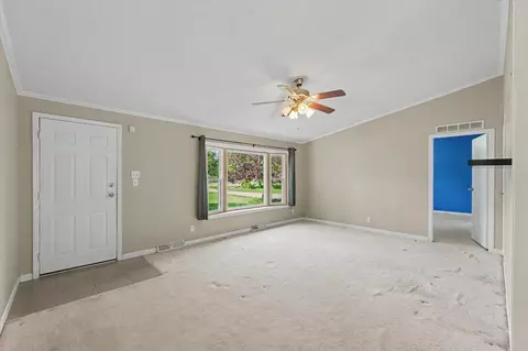 Living - 14 Cherry Ct, Ogden, IL 61859 photo 4 of 9