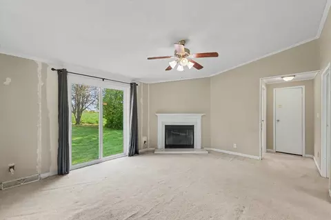 Living - 14 Cherry Ct, Ogden, IL 61859 photo 7 of 9