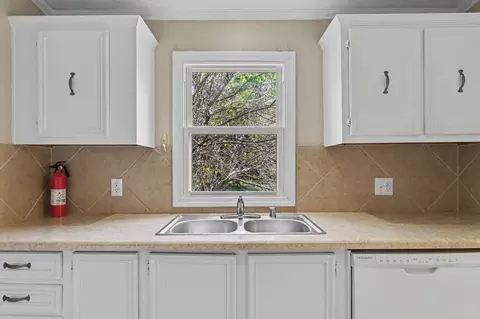 Kitchen - 14 Cherry Ct, Ogden, IL 61859 photo 4 of 7