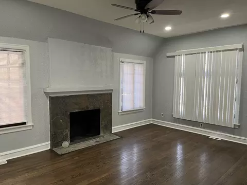 Living - 28 E 157th St, Harvey, IL 60426 photo 2 of 7