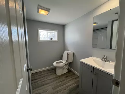 Bath - 28 E 157th St, Harvey, IL 60426 photo 3 of 4