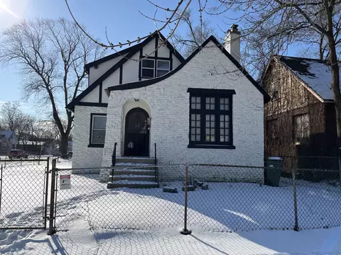 28 E 157th St, Harvey, IL 60426