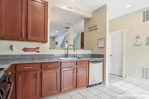 Kitchen - 2003 Concord Dr #2003, Mchenry, IL 60050 photo 4 of 5