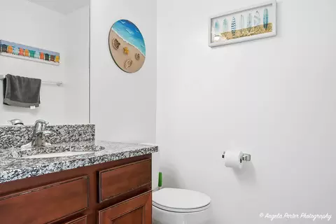 Bath - 2003 Concord Dr #2003, Mchenry, IL 60050 photo 1 of 3