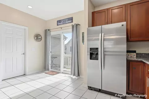 Kitchen - 2003 Concord Dr #2003, Mchenry, IL 60050 photo 3 of 5