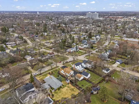 View/Area - 909 S Wheaton Ave, Wheaton, IL 60189 photo 8 of 12