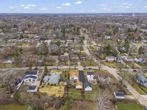 View/Area - 909 S Wheaton Ave, Wheaton, IL 60189 photo 9 of 12