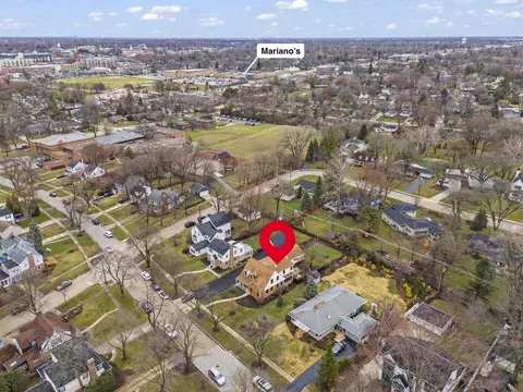 View/Area - 909 S Wheaton Ave, Wheaton, IL 60189 photo 3 of 12