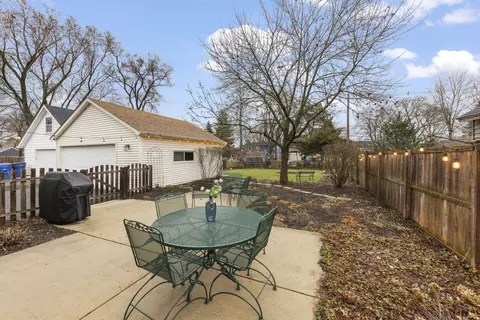 Exterior - 909 S Wheaton Ave, Wheaton, IL 60189 photo 3 of 5