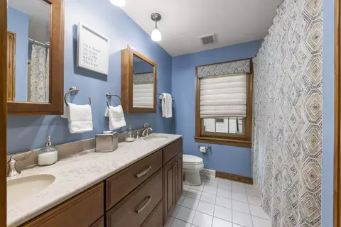Bath - 909 S Wheaton Ave, Wheaton, IL 60189 photo 2 of 4
