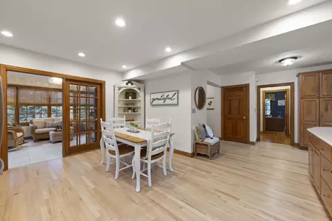Entry Way - 909 S Wheaton Ave, Wheaton, IL 60189 photo 2 of 5