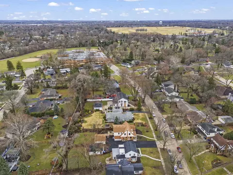 View/Area - 909 S Wheaton Ave, Wheaton, IL 60189 photo 11 of 12