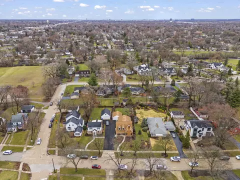 View/Area - 909 S Wheaton Ave, Wheaton, IL 60189 photo 5 of 12