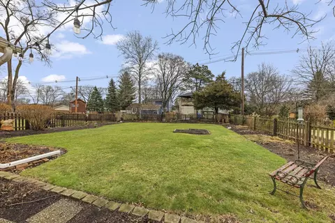 Exterior - 909 S Wheaton Ave, Wheaton, IL 60189 photo 4 of 5