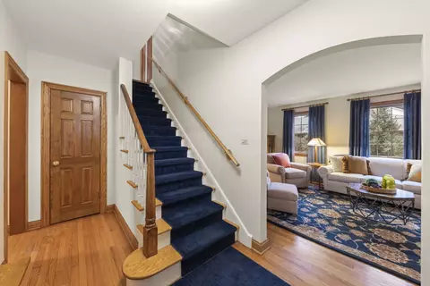 Entry Way - 909 S Wheaton Ave, Wheaton, IL 60189 photo 1 of 5