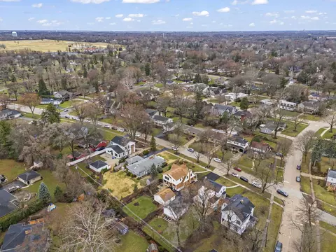 View/Area - 909 S Wheaton Ave, Wheaton, IL 60189 photo 10 of 12