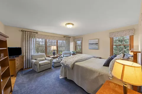 Bedroom - 909 S Wheaton Ave, Wheaton, IL 60189 photo 1 of 6