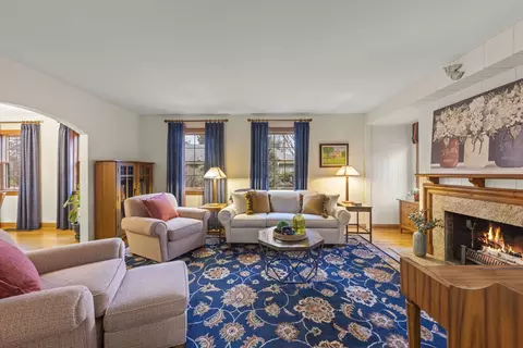 Living - 909 S Wheaton Ave, Wheaton, IL 60189 photo 1 of 4