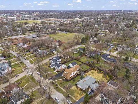 View/Area - 909 S Wheaton Ave, Wheaton, IL 60189 photo 6 of 12