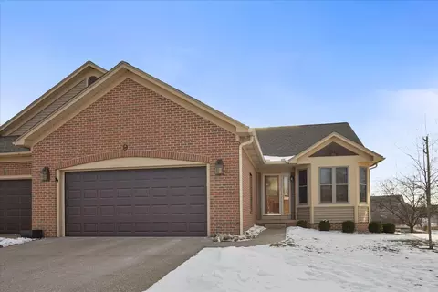 9 Spruce Ct, Bloomington, IL 61704