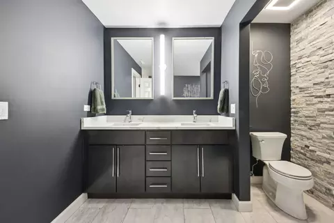 Bath - 301 Evergreen Ave, Mount Prospect, IL 60056 photo 2 of 5