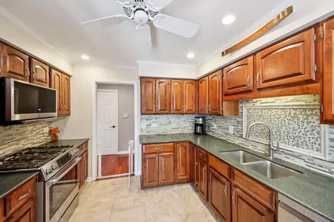 Kitchen - 301 Evergreen Ave, Mount Prospect, IL 60056 photo 1 of 3