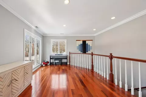 Entry Way - 301 Evergreen Ave, Mount Prospect, IL 60056 photo 3 of 7