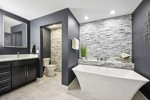 Bath - 301 Evergreen Ave, Mount Prospect, IL 60056 photo 3 of 5