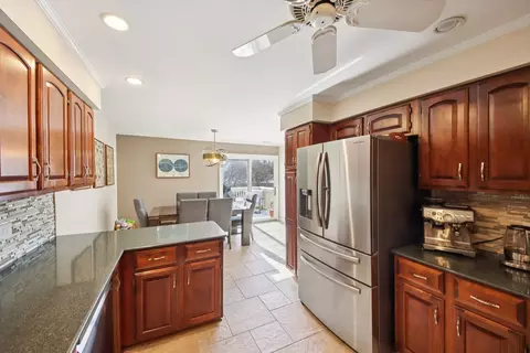 Kitchen - 301 Evergreen Ave, Mount Prospect, IL 60056 photo 2 of 3