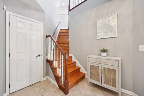 Entry Way - 301 Evergreen Ave, Mount Prospect, IL 60056 photo 2 of 7