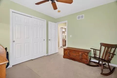 Bedroom - 1171 Kingsmill Dr, Algonquin, IL 60102 photo 2 of 4