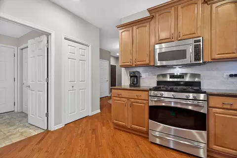 Entry Way - 1171 Kingsmill Dr, Algonquin, IL 60102 photo 3 of 4