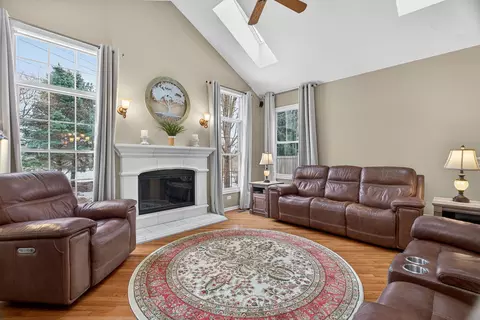 Living - 1171 Kingsmill Dr, Algonquin, IL 60102 photo 2 of 3