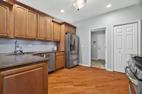 Kitchen - 1171 Kingsmill Dr, Algonquin, IL 60102 photo 2 of 5