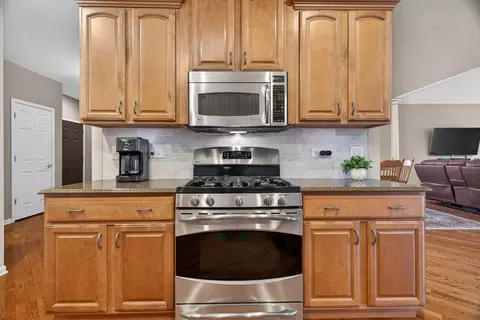 Kitchen - 1171 Kingsmill Dr, Algonquin, IL 60102 photo 3 of 5