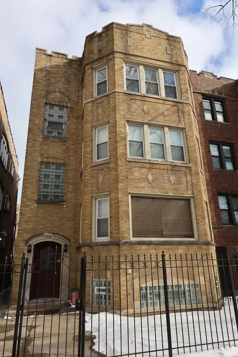 7751 S Phillips Ave, Chicago, IL 60649