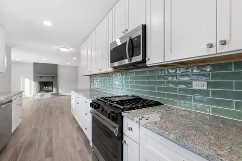 Kitchen - 475 E Merle Ln, Wheeling, IL 60090 photo 3 of 4