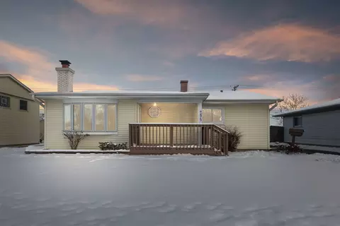 475 E Merle Ln, Wheeling, IL 60090