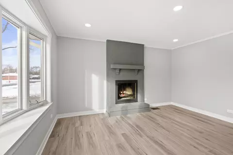Living - 475 E Merle Ln, Wheeling, IL 60090 photo 1 of 3