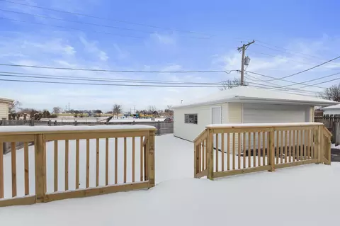 Exterior - 475 E Merle Ln, Wheeling, IL 60090 photo 3 of 4