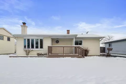 Exterior - 475 E Merle Ln, Wheeling, IL 60090 photo 2 of 4