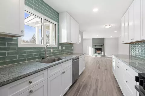 Kitchen - 475 E Merle Ln, Wheeling, IL 60090 photo 4 of 4