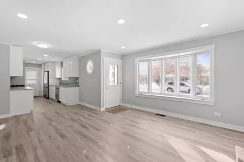 Living - 475 E Merle Ln, Wheeling, IL 60090 photo 3 of 3