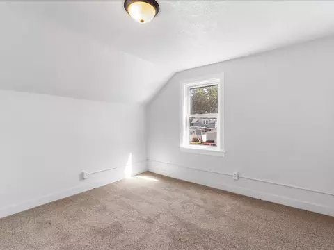 Bedroom - 1186 24th St, Moline, IL 61265 photo 4 of 8